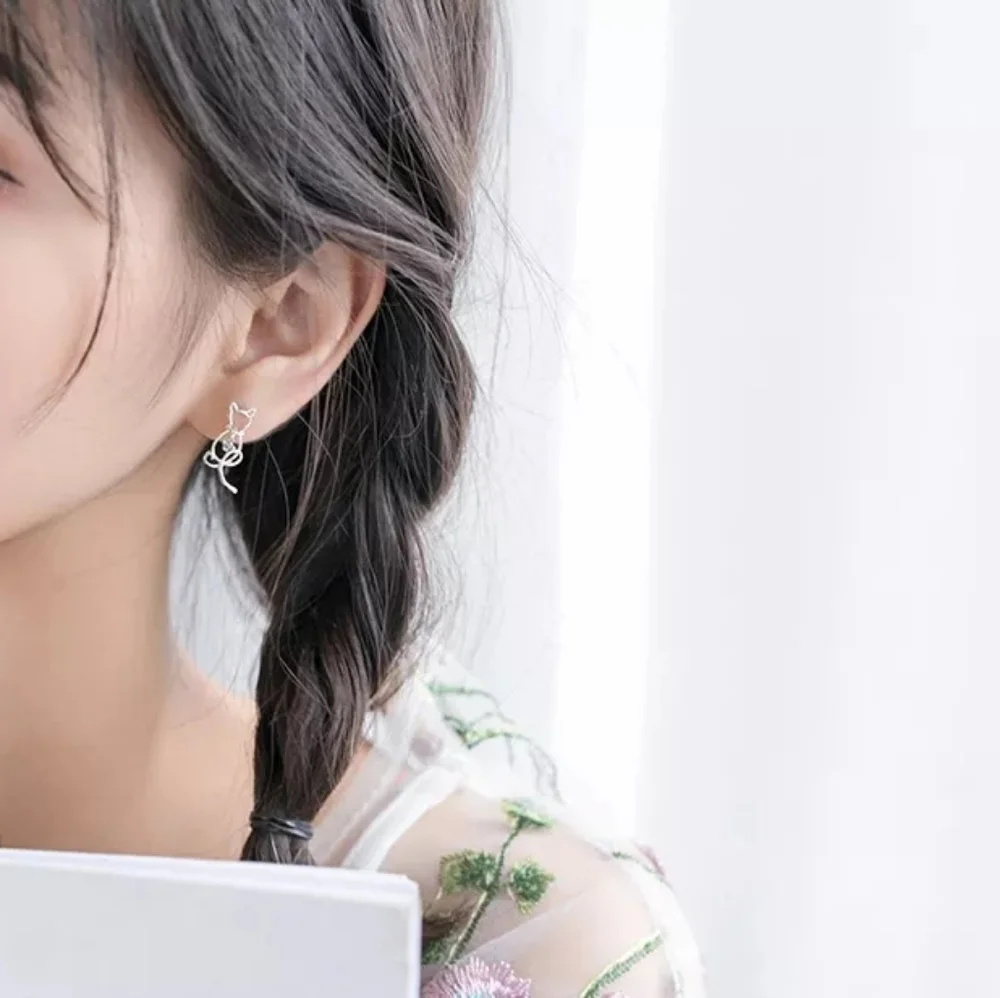 Unique Charm Cats Stud Earrings - Picture 7 of 7